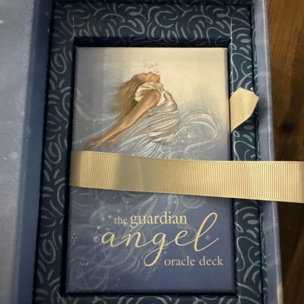 The Guardian Angel Oracle Deck by Delia Ciccarelli - Picture 6 of 7